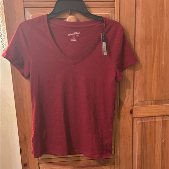 Universal Thread NWT Burgundy V-Neck Tee - Picture 1 of 4